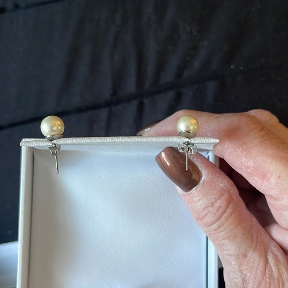 Earrings - Picture 2 of 4